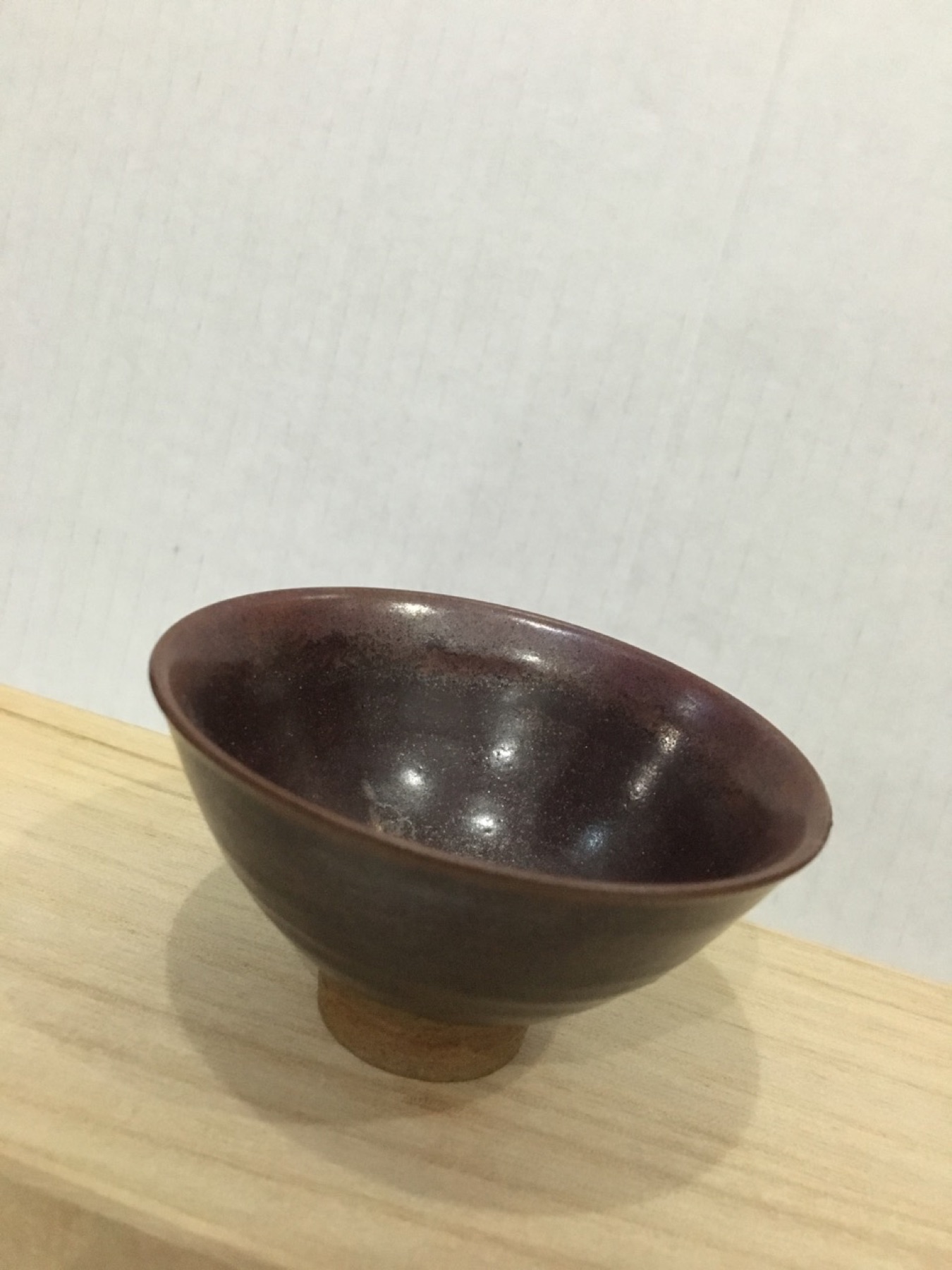 褐釉盖碗侧面